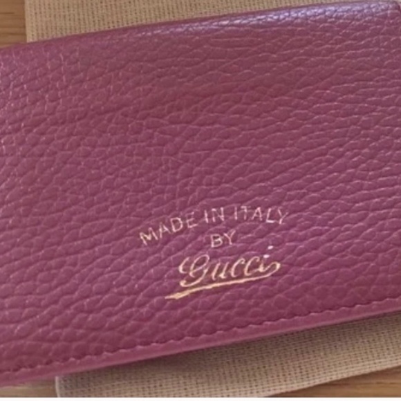 ♦️Beautiful  Gucci Peonia  Flower Swing Train flap Card Case - Picture 1 of 5